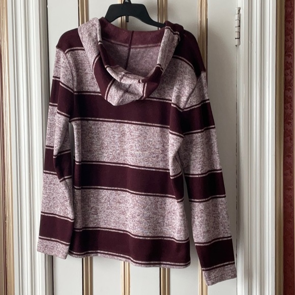 ARIZONA JEAN CO. MENS PULLOVER, Size M, CATAWBA GRAPE, 100% polyester - Picture 2 of 2